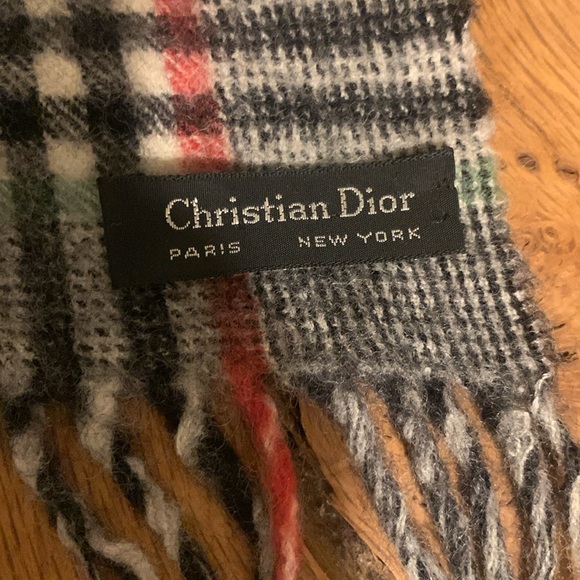 VINTAGE DIOR LAMBSWOOL GLEN PLAID PRINCE OF WALES SCARF - Picture 3 of 8